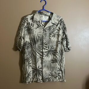 Bamboo blends Hawaiian vacation shirt leafy. B6